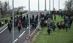 Uchodźcy zaatakowali autobus z dziećmi!