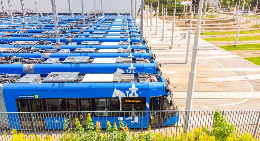 Kraków to aktualnie jedyne miasto w Polsce, po którym kursują wagony o długości ponad 40 metrów. Dzięki przetargowi liczba tych pojazdów jeszcze się zwiększy!