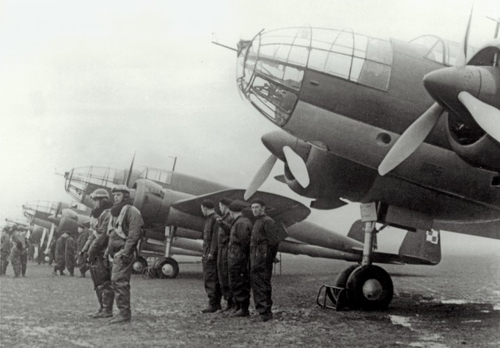 PODNIEBNA II RZECZPOSPOLITA: samoloty, szybowce, balony, sterowce...