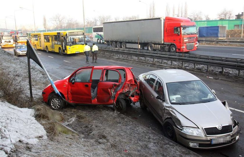 Katowice .  Karambol na zdjezdzie z autostrady A4