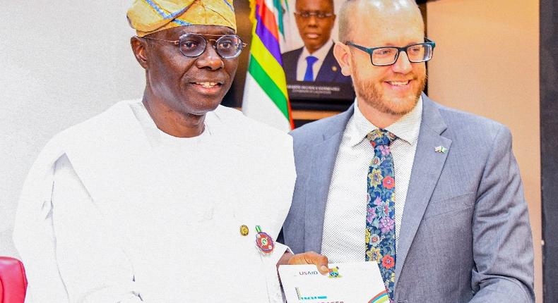 L-R: Gov. Babajide Sanwo-Olu of Lagos State and the United States Consul General in Lagos, Mr William Stevens during the handing over ceremony of the Lagos State Integrated Energy Resource Plan, at the Lagos House, Alausa, Ikeja, on Tuesday, Nov. 22, 2022.