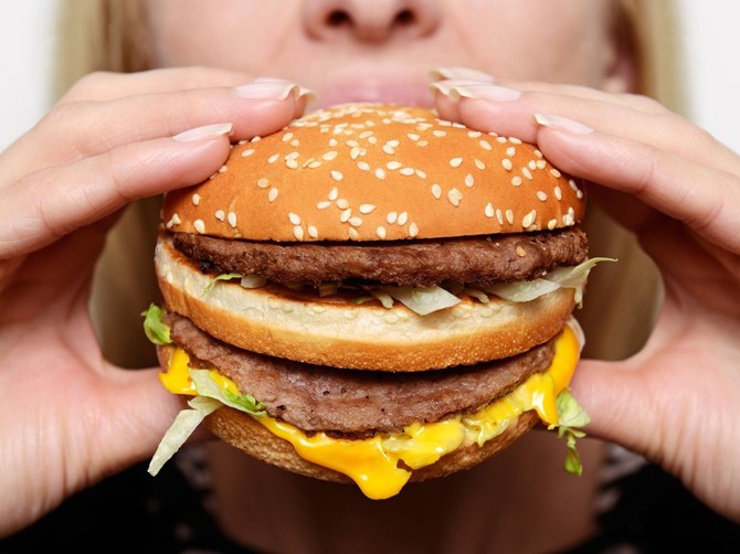 Kako se pravilno jede burger
