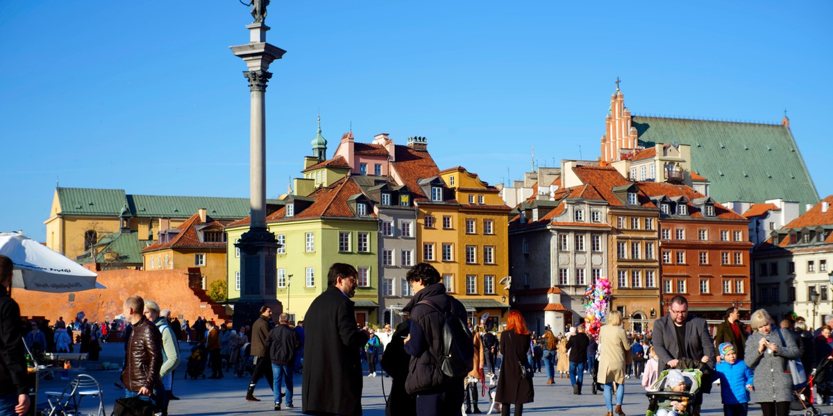 Nowe dane z rynku pracy. Na koniec III kwartału 2021 r. liczba pracujących przekroczyła 16,8 mln osób. 