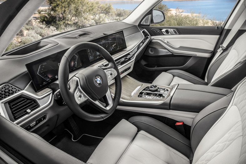 BMW X7 2022. Lifting