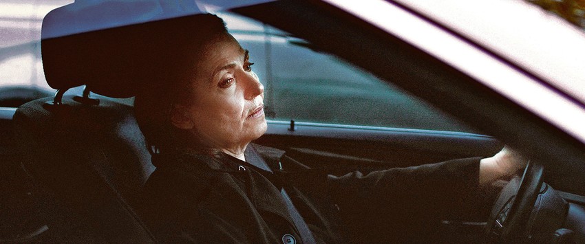  Vesna Trivalić igra Goranu Raičković, višu službenicu BIA  u seriji "12 reči"