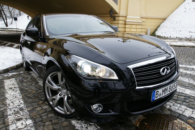 Infiniti M – luksus dla biznesmena