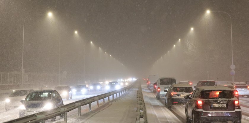 Uważaj na drogach! IMGW ostrzega przed niebezpiecznymi warunkami w nocy