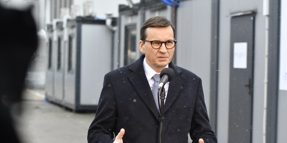 Mateusz Morawiecki podkreśla, że pierwsze przepisy tarczy antyinflacyjnej wejdą w życie jeszcze w grudniu.