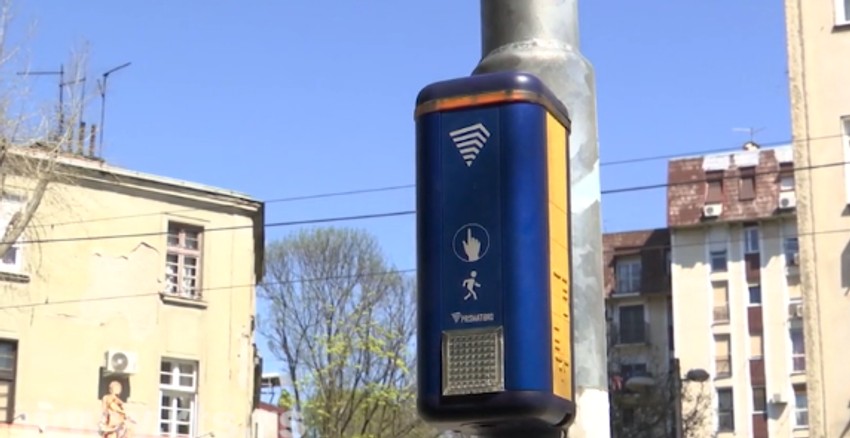 Ovde je lepo naznačno gde staviti prst