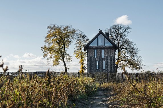 Dom w starym wiatraku na Lubelszczyźnie. Architekci zmienili ruinę w cudo!