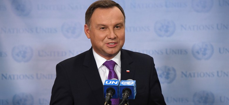 Prezydent Duda żartuje na Twitterze: Na dowód przysyłali mi zdjęcie. Padłem
