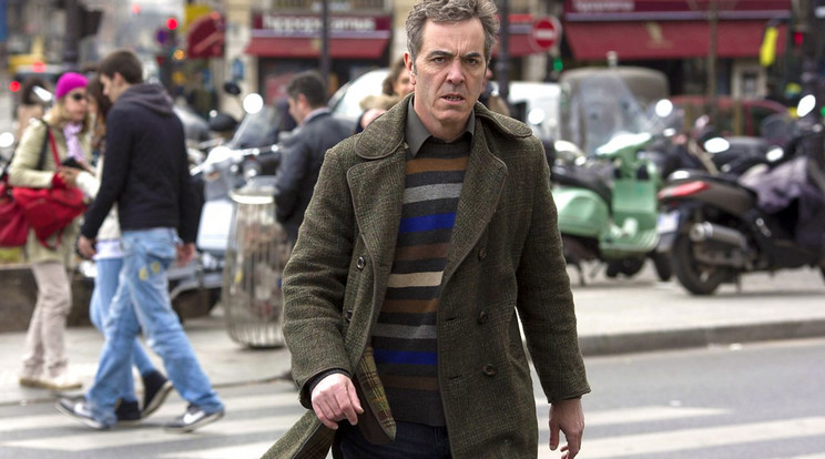 A gyermekét megszállottan kereső apát James Nesbitt alakítja (Fotó: MTVA)