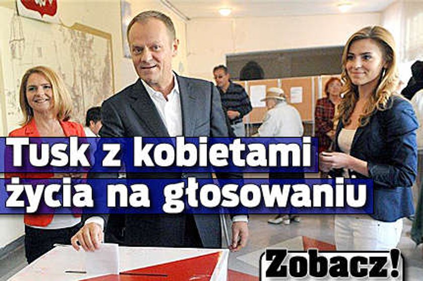 Tusk z kobietami życia na głosowaniu. FOTO