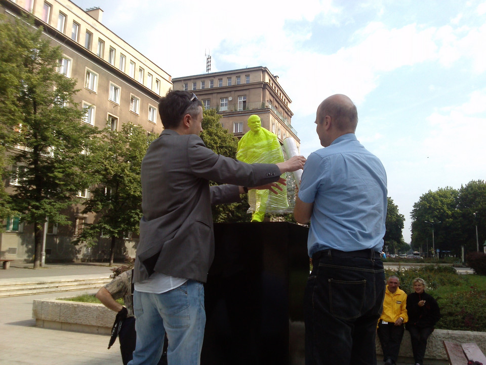 Radni PiS zaprotestowali przeciwko rzeźbie Lenina 