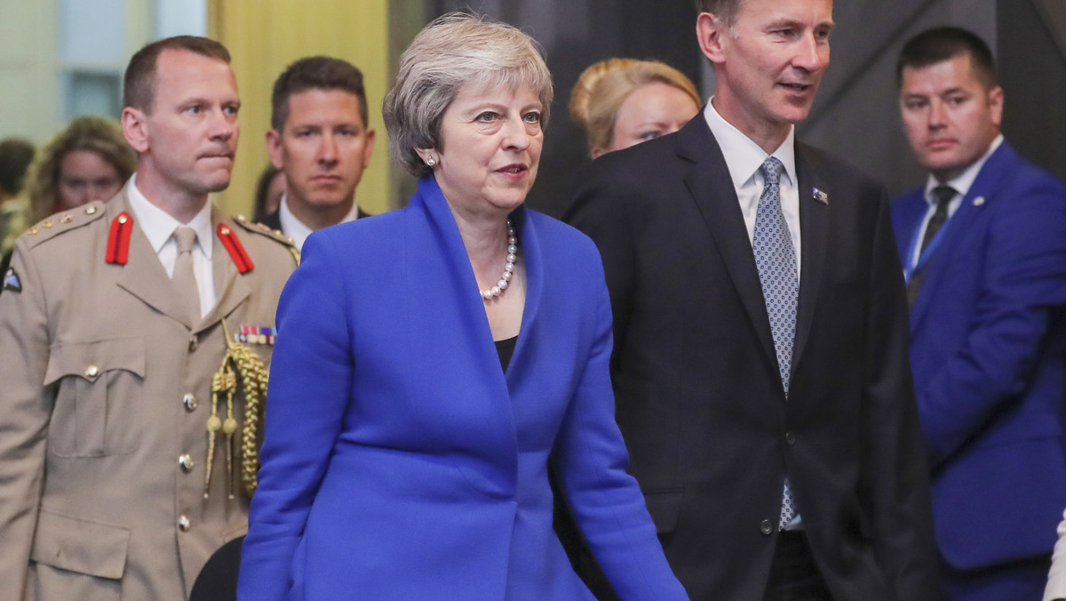 Brytyjska premier Theresa May zapowiedziała, że Wielka Brytania pozostanie najsilniejszym sojusznikiem USA, zapewniając, że po wyjściu z Unii Europejskiej kraj wejdzie "na nowy kurs", a jego "globalne sojusze będą mocniejsze niż kiedykolwiek".