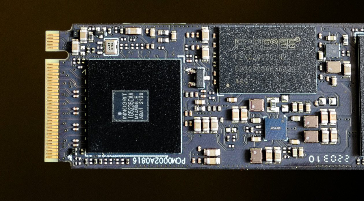 Mózgiem Lexara NM800 Pro jest kontroler InnoGrit IG5236, któremu towarzyszy pamięć LPDDR4X.