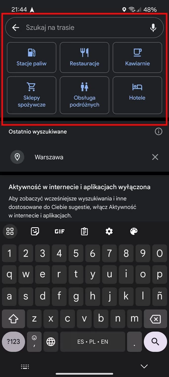 Google podpowiada kilka najczęściej szukanych miejsc, ale można wyszukać też na przykład bankomaty.