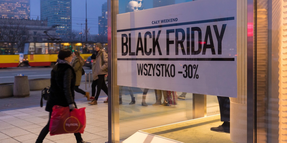 W tym roku z promocji w ramach Black Friday, Black Week lub Cyber Monday zamierza skorzystać 30 proc. badanych. Zakupy w tych dnia planują częściej kobiety (39 proc. z nich) i osoby w wieku 25-44 lata (35 proc.).