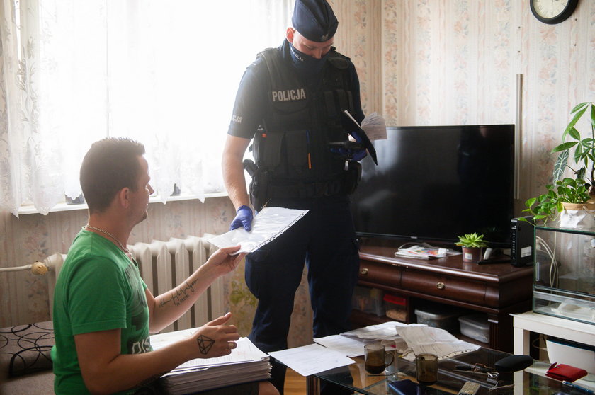 Interwencja policji w wynajmowanym przez panów mieszkaniu