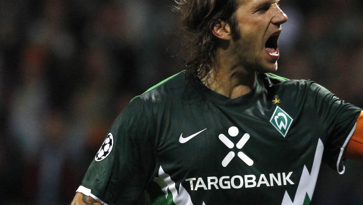 Kapitan Werderu Brema pomocnik Torsten Frings ogłosił, że po sezonie 2010/2011 nie przedłuży umowy z klubem i zakończy karierę. Piłkarską przygodę rozpoczął w 1994 roku w drugoligowym Alemannia Aachen.