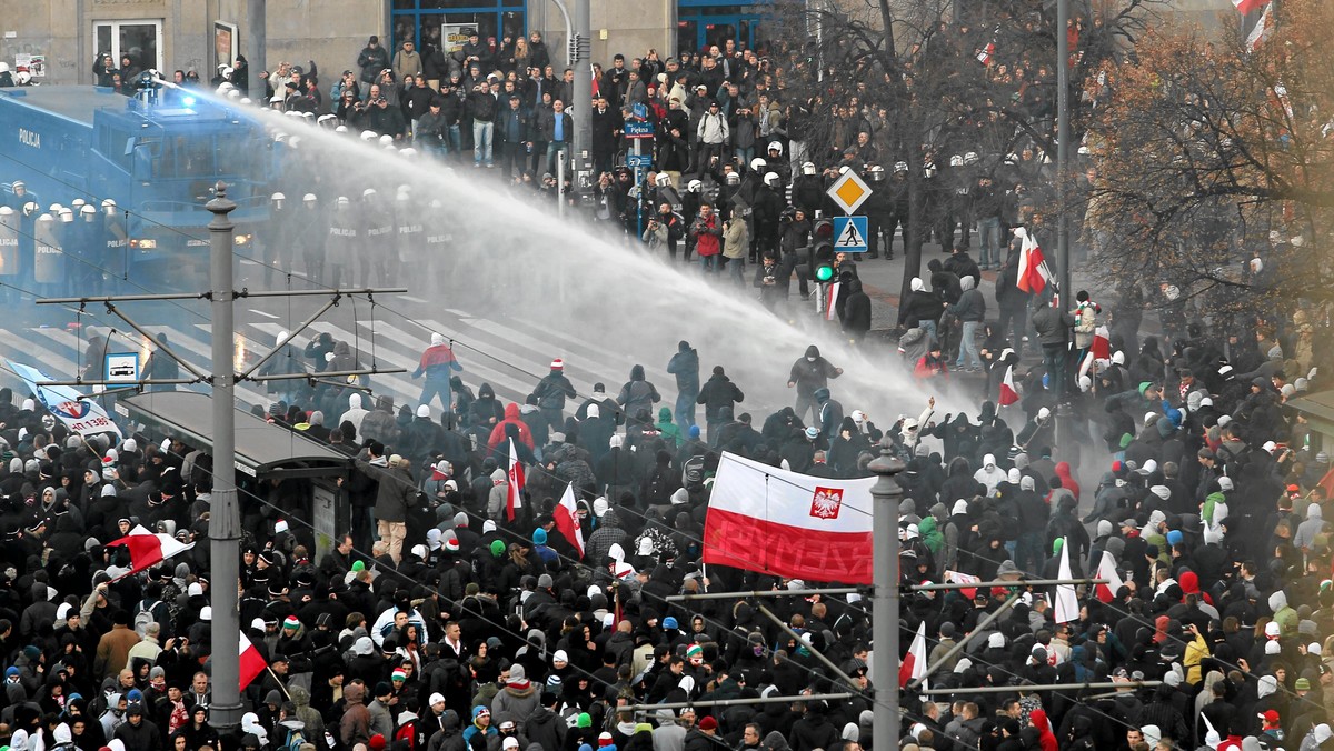 Policja, która przygotowuje się do zabezpieczenia manifestacji w Święto Niepodległości w Warszawie, nie ma informacji o przyjeździe do Polski antyfaszystów z Niemiec - poinformował komendant główny policji nadinsp. Marek Działoszyński.