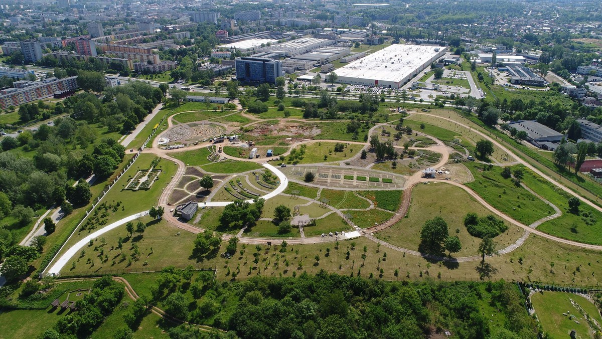 Kielecki Geopark planuje kolejne inwestycje w Ogrodzie Botanicznym. Ogłoszono właśnie przetarg na wybudowanie tam m.in. trzech dużych oczek wodnych, ścieżek i wodospadu. Prace przy tych inwestycjach prawdopodobnie ruszą już wiosną.