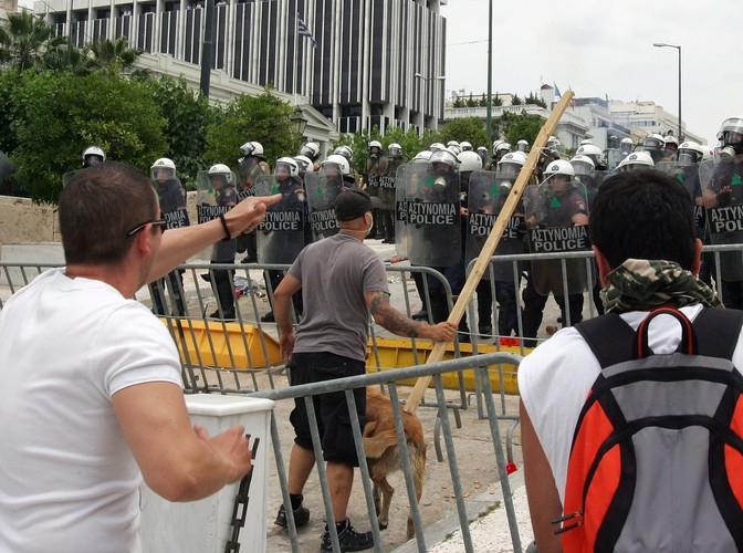 Grecy protestują przeciwko nowym środkom oszczędnościowym