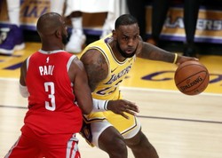 Liga NBA: LeBron James zdobył 32 punkty, miał 14 asyst i 8 zbiórek, ale nie uchronił Lakers od porażki