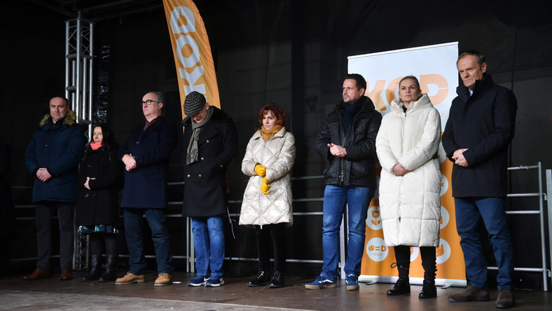 Liderzy opozycji podczas manifestacji przeciwko "lex TVN"