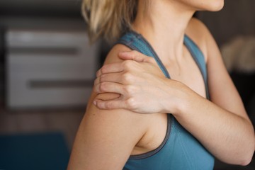 Vállfájdalom: így lehet a segítségére a manuálterápia