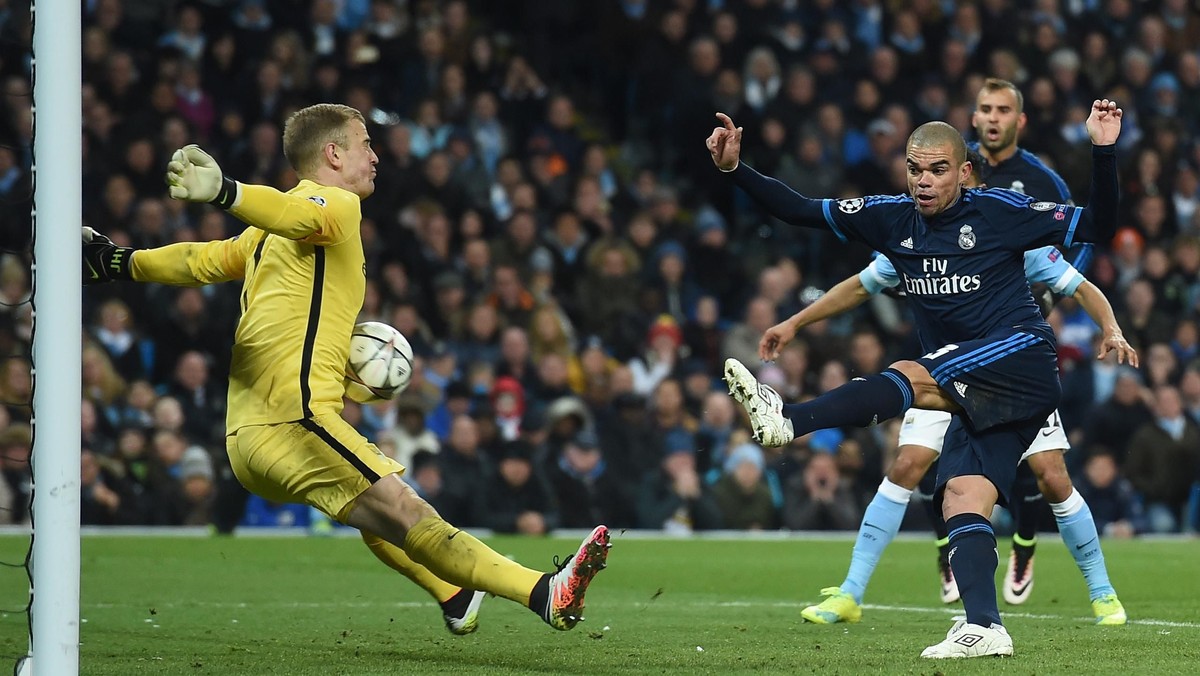 Leicester City może stracić Kaspera Schmeichela. Zdaniem "The Sun" po sezonie bramkarz może odejść do Manchesteru City. Z kolei Lisy ma wzmocnić Joe Hart, który obecnie jest wypożyczony do Torino.