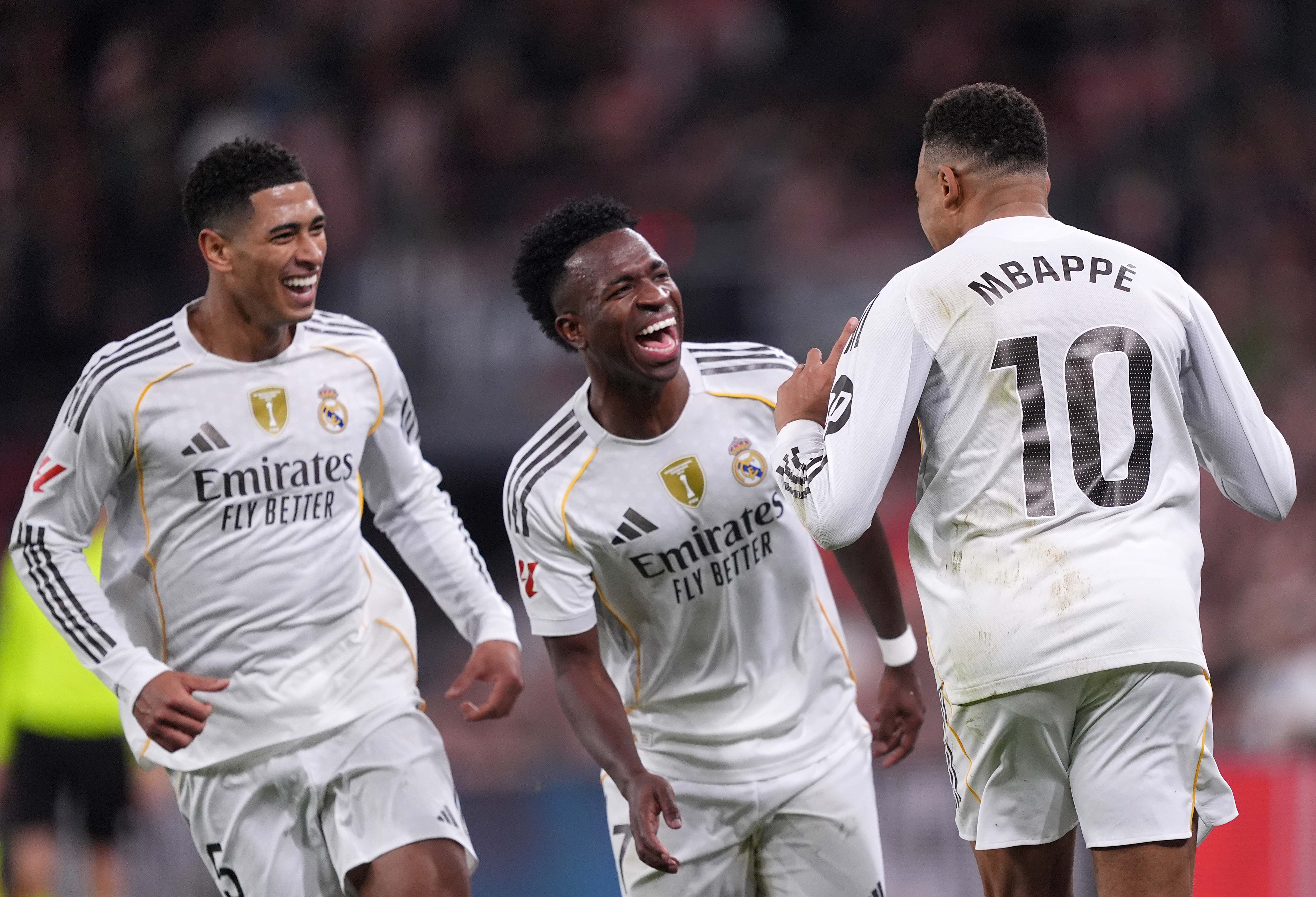 Doblete de Mbappé: Real Madrid arrasa 0-3 en San Mamés y acecha al Barça