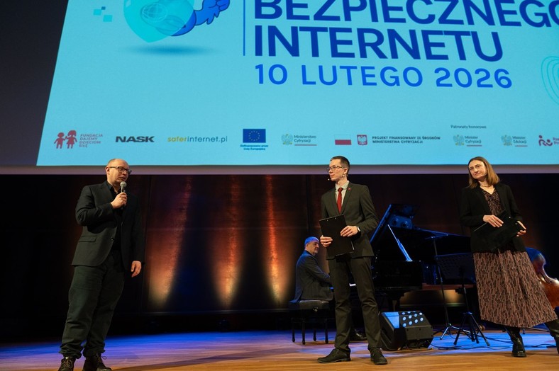 Dzień Bezpiecznego Internetu: jak skutecznie chronić dzieci i młodzież w sieci