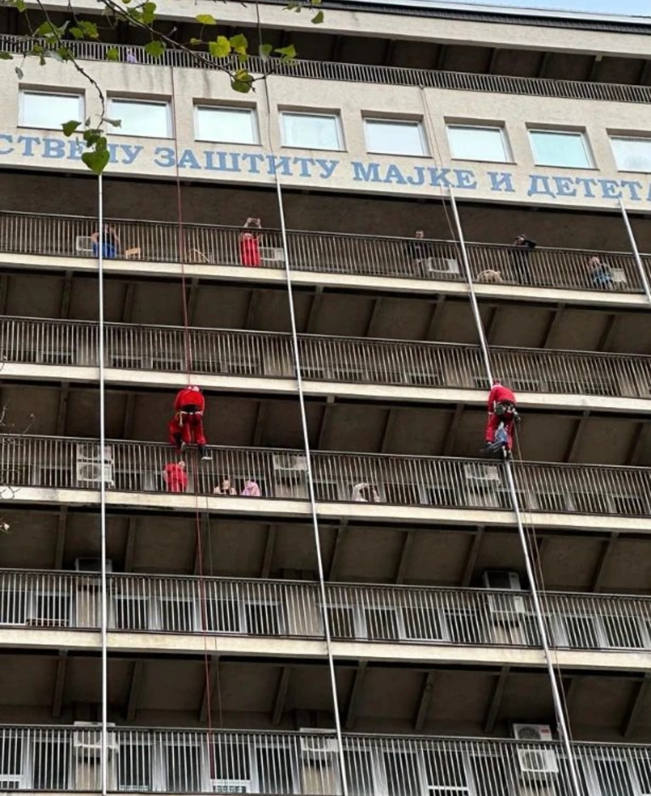 Spuštanje niz Institut za majku i dete 