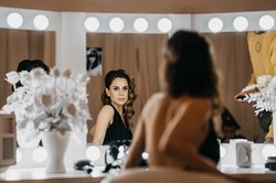 Natalia Lesz do filmu "Gierek". Posłuchaj nagrania "Gdybyśmy"