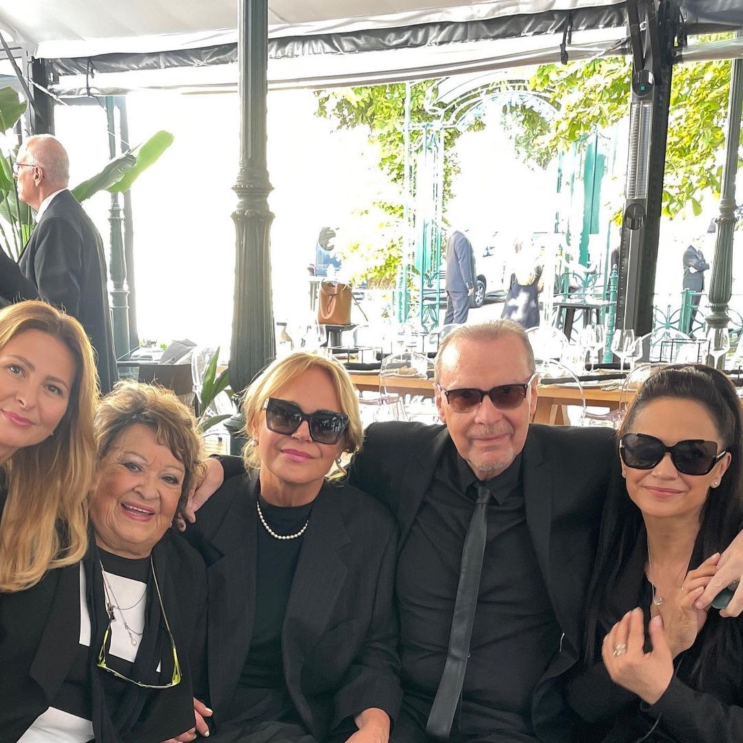 Na smútočnej hostine robili Margitovi spoločnosť Lucie Bílá, Dagmar Havlová, Jiřina Bohdalová a Ivana Gottová.