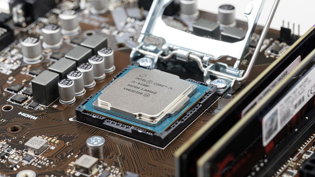 Intel wycofuje z rynku jeden procesor. W zestawie umieszczono nieodpowiedni  system chłodzenia