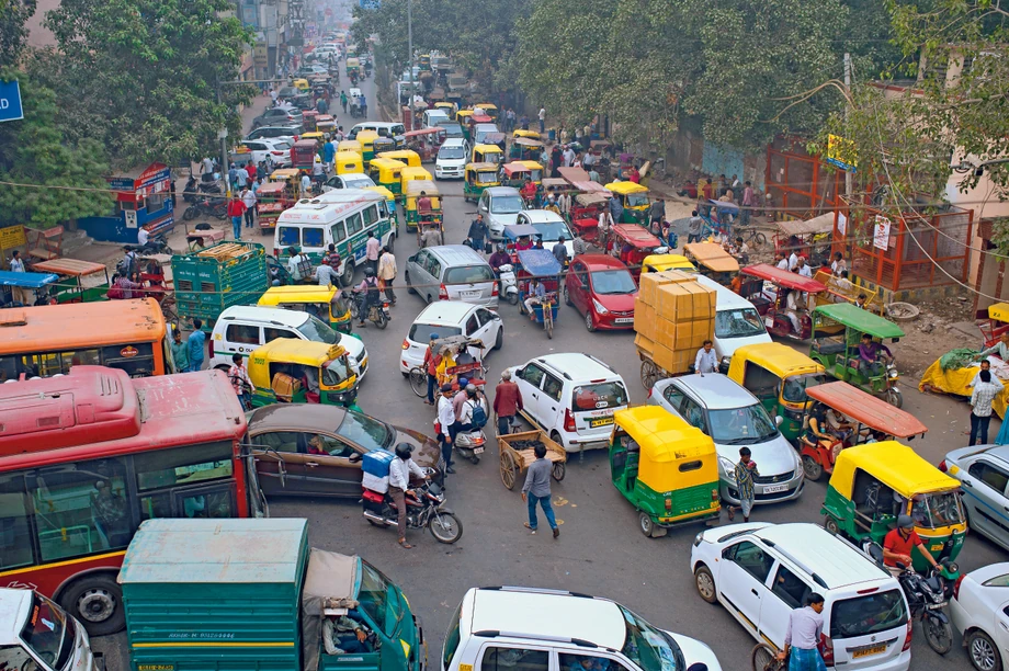 New Delhi, Indie. Chaotyczny ruch i zatłoczone ulice to znak rozpoznawczy tego miasta.