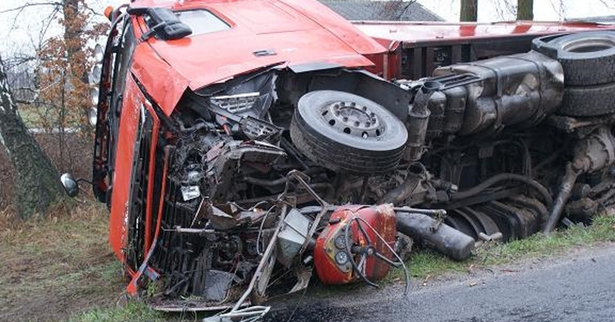 Tragedia pod Sieradzem. Wypadek samochodowy. Zginął