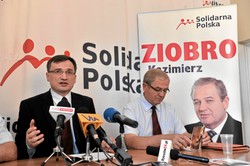 Ziobro wyciąga rękę do Kaczyńskiego. "Jarku, spotkajmy się…"