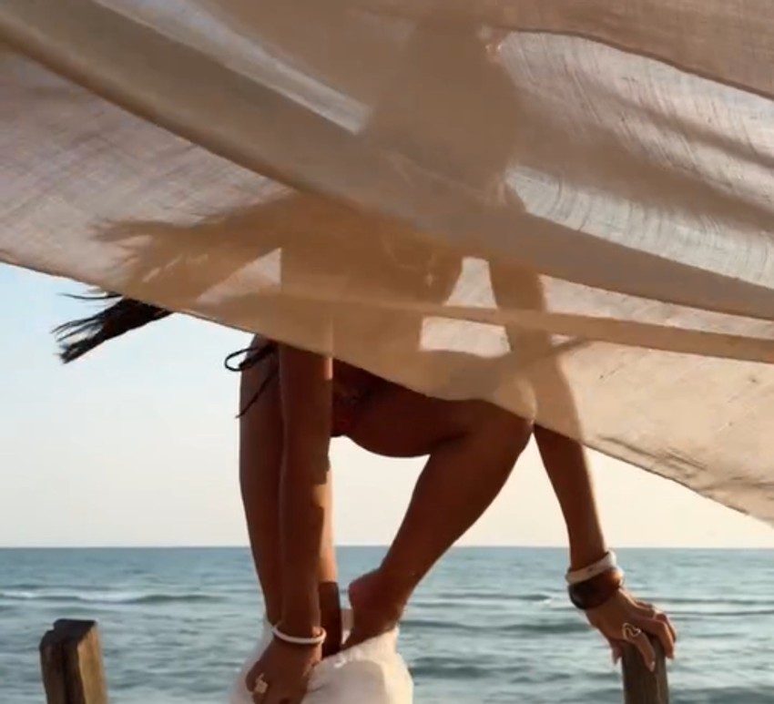 Gastoz snimao Anđelu Đuričić kako se presvlači na plaži