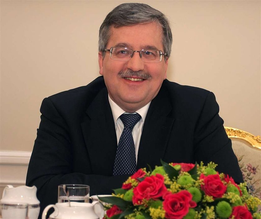 Komorowski: Ja też zapaliłem znicz przed pałacem 