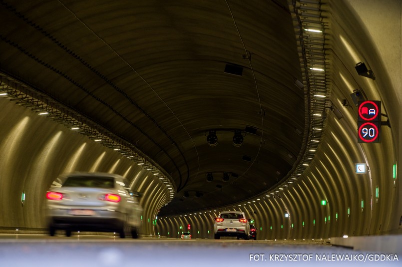 tunel na drodze ekspresowej S7 pod Luboniem Małym na Zakopiance, tunel na Zakopiance, tunel na S7, tunel im. Marii i Lecha Kaczyńskich