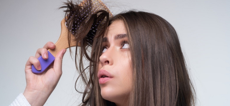 Matowe i pozbawione połysku włosy? Poznaj przyczyny, a zwalczysz problem