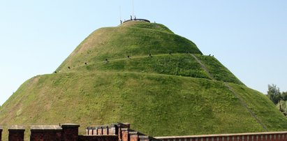 Chciał się wysadzić pod kopcem!