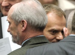 Macierewicz pozwał Tuska do sądu