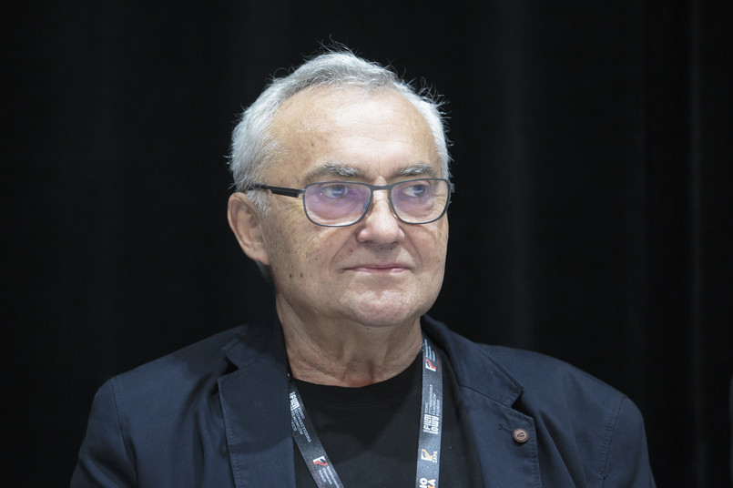 Janusz Kondratiuk był wielokrotnie doceniany za swoją twórczość filmową. W 1972 r. uhonorowano go Nagrodą Złotego Ekranu, przyznawaną przez pismo "Ekran", za: "Niedzielę Barabasza" i "Dziewczyny do wzięcia".