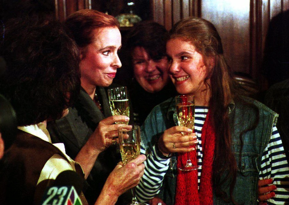 Alina Fernandez i njena ćerka Alina Marija Salgado u novogodišnjoj noći 1993. godine | Foto: Alina Fernandez