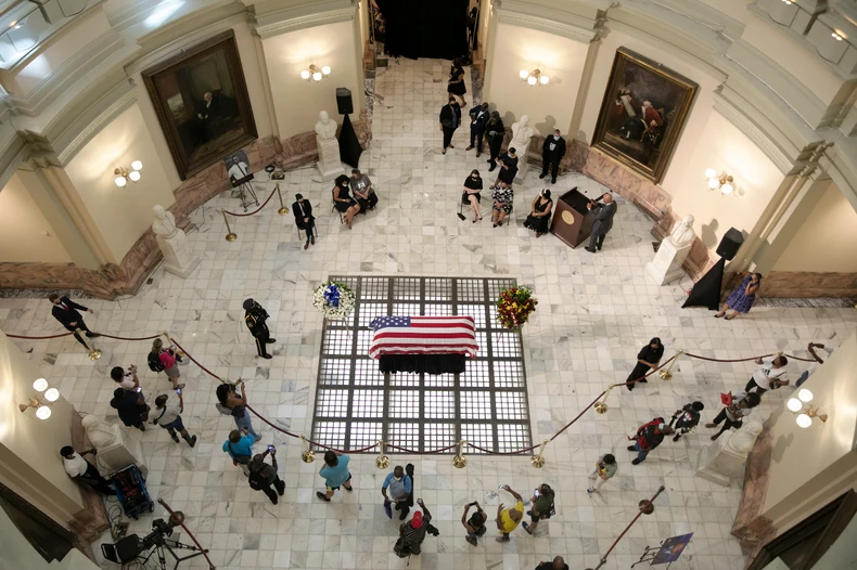 Odavanje pošte Džonu Luisu u Kapitolu