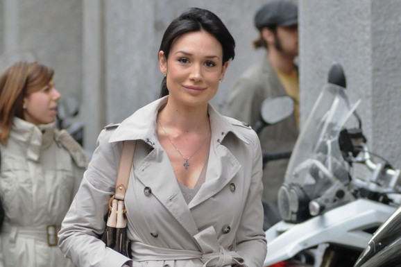 (FOTO) Ova manekenka bi mogla da rasturi KOMPLETNU VLADU ĐORĐE MELONI! Pomilovana zbog dovođenja prostitutki na Berluskonijeve "BUNGA BUNGA" žurke, poslanici BESNI: "Padaće GLAVE!"